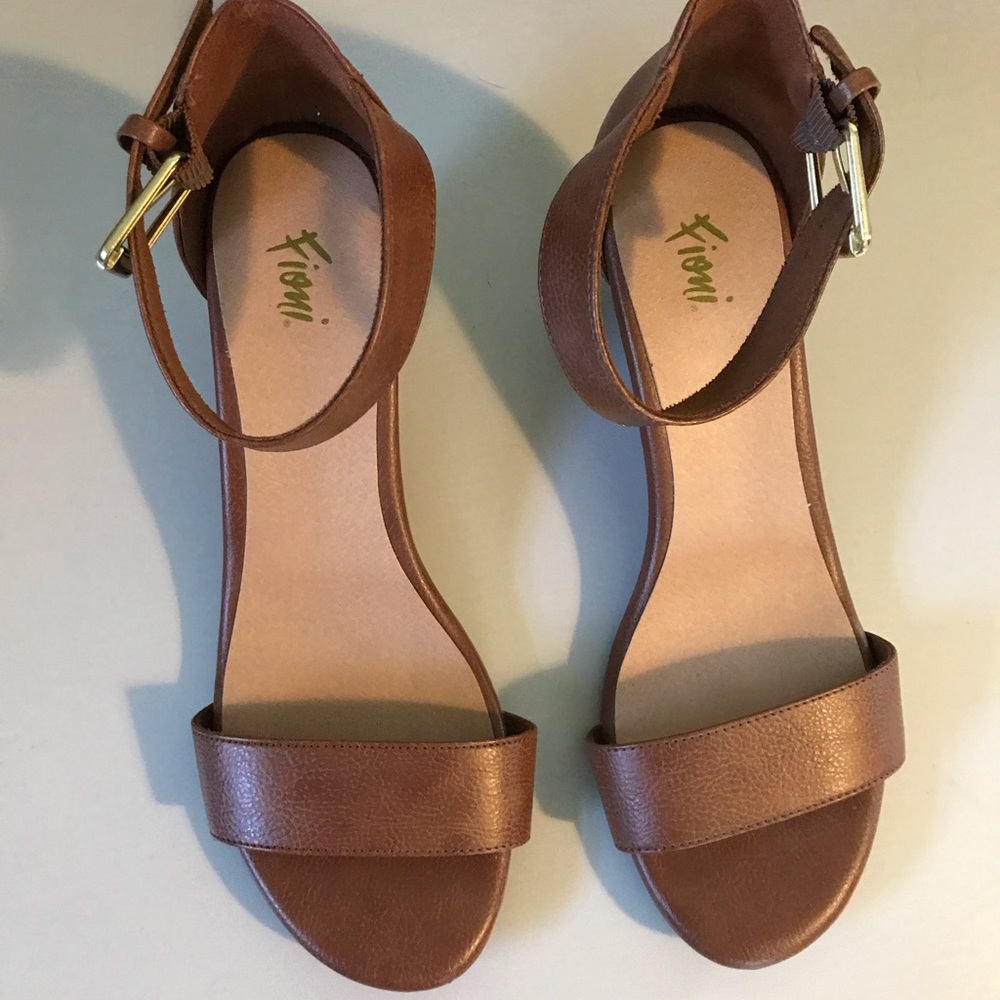 Ankle strap wedge sandals